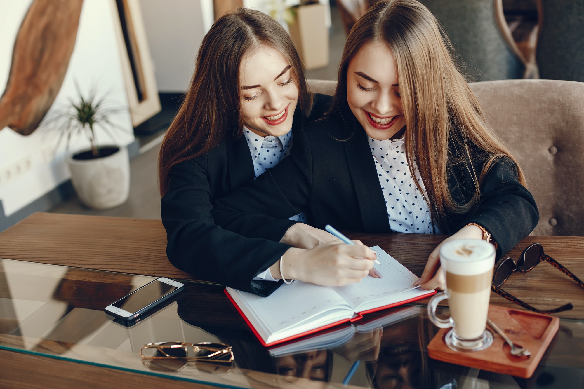 businesswomen